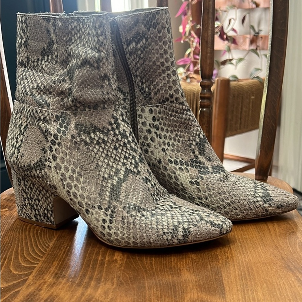 Matisse Anthropologie Size 10 Snakeskin Booties